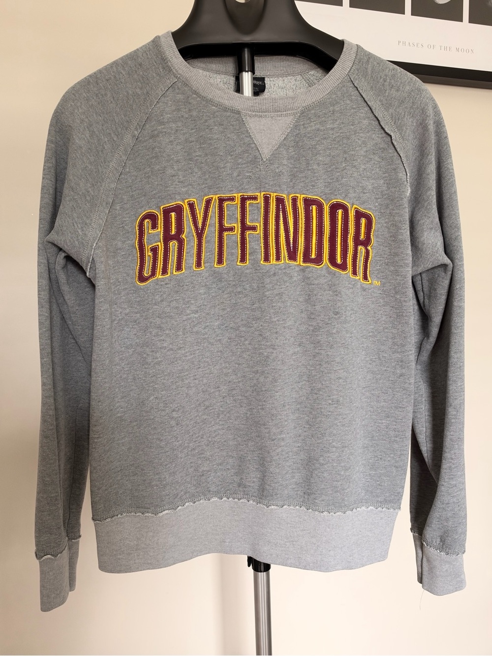 Gryffindor Embroidered Gray Crewneck Sweatshirt Women’s M Unobersal Studio